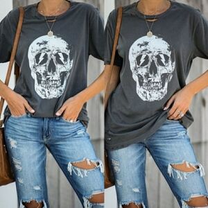 VICI COLLECTION SKULL DISTRESSED COTTON TEE